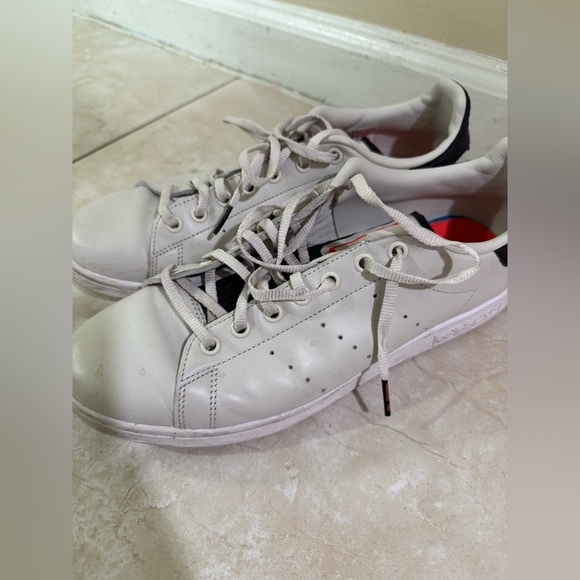 Adidas Stan Smith White Sneakers Size-11 - Picture 2 of 7